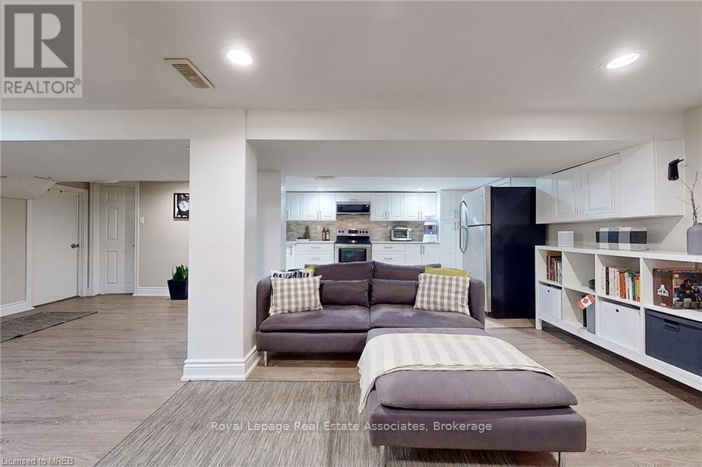 Basement - 925 Kingsway Drive, Burlington, Ontario  K7T 3J1 - Photo 10 - W12937638