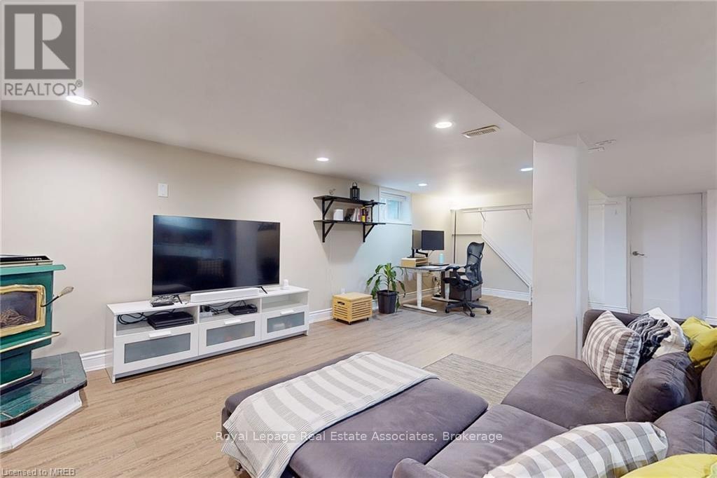 Basement - 925 Kingsway Drive, Burlington, Ontario  K7T 3J1 - Photo 11 - W12937638