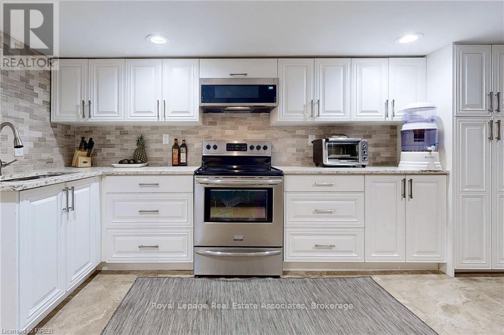 Basement - 925 Kingsway Drive, Burlington, Ontario  K7T 3J1 - Photo 14 - W12937638