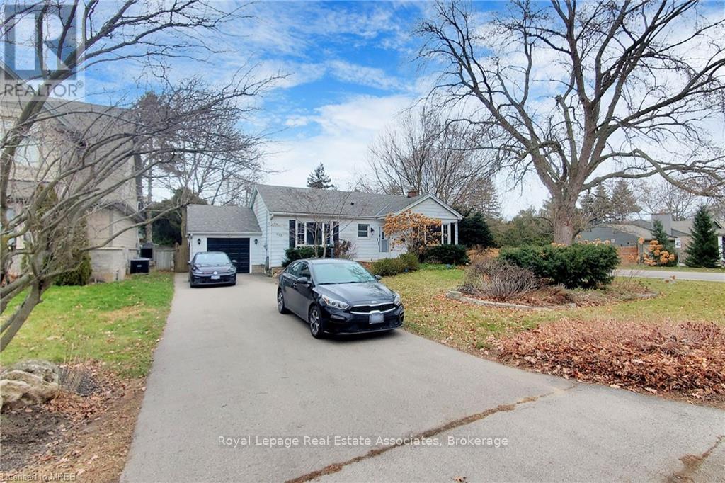 Basement - 925 Kingsway Drive, Burlington, Ontario  K7T 3J1 - Photo 2 - W12937638