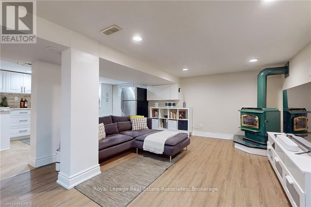 Basement - 925 Kingsway Drive, Burlington, Ontario  K7T 3J1 - Photo 7 - W12937638