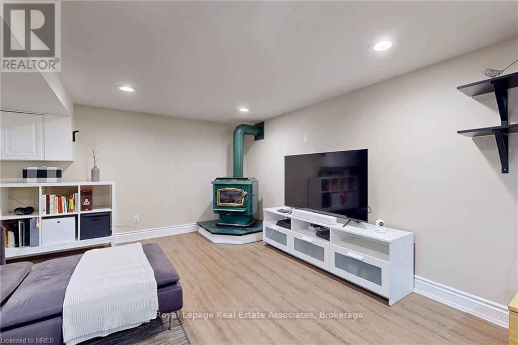 Basement - 925 Kingsway Drive, Burlington, Ontario  K7T 3J1 - Photo 8 - W12937638