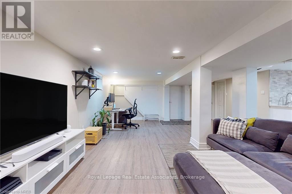 Basement - 925 Kingsway Drive, Burlington, Ontario  K7T 3J1 - Photo 9 - W12937638