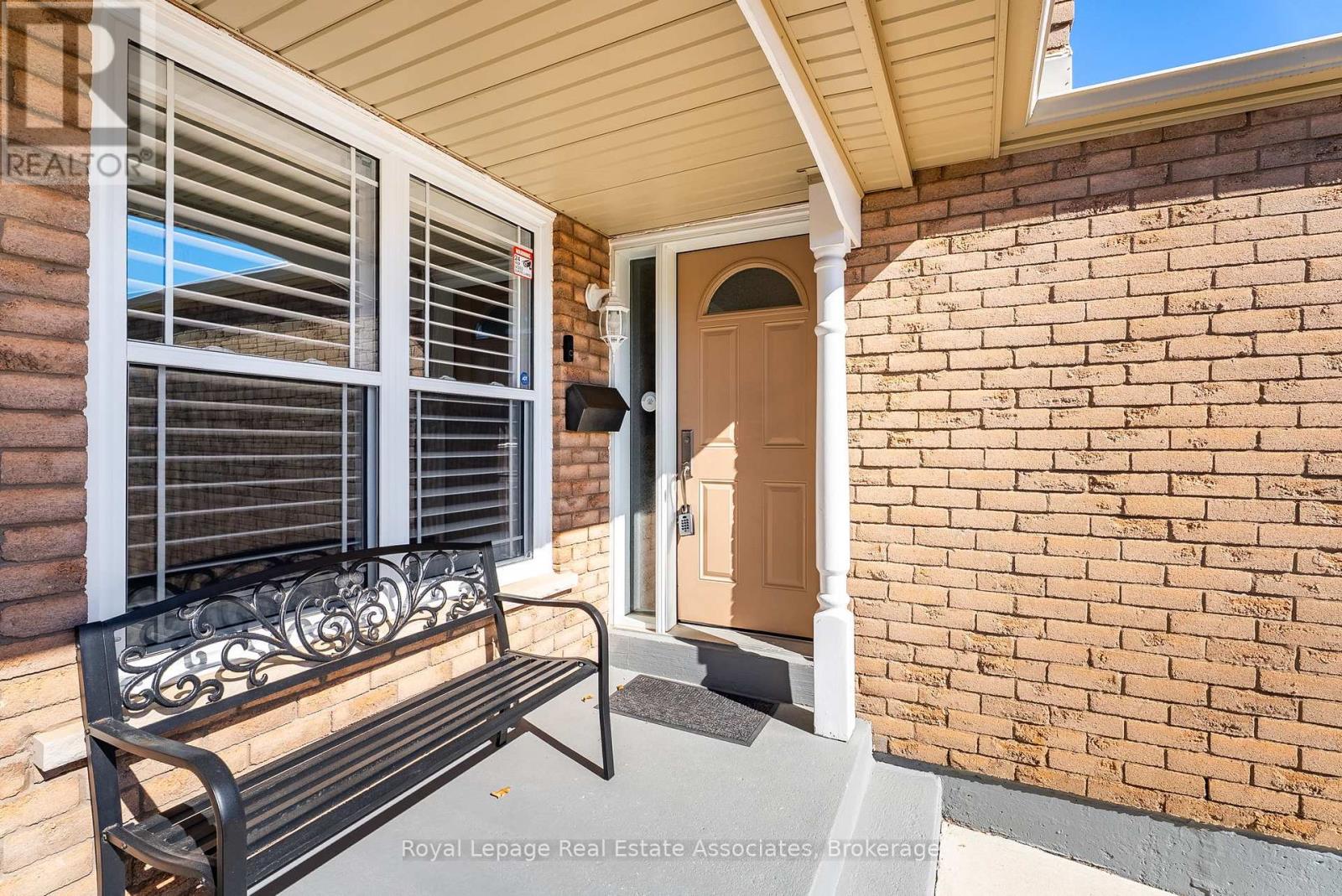 20 Jeremy Place, Brampton, Ontario  L6S 5K6 - Photo 10 - W12937658