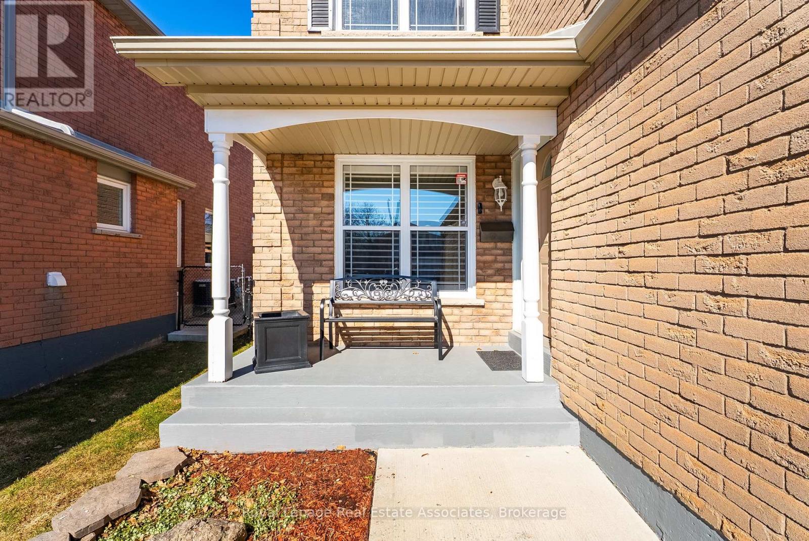 20 Jeremy Place, Brampton, Ontario  L6S 5K6 - Photo 9 - W12937658