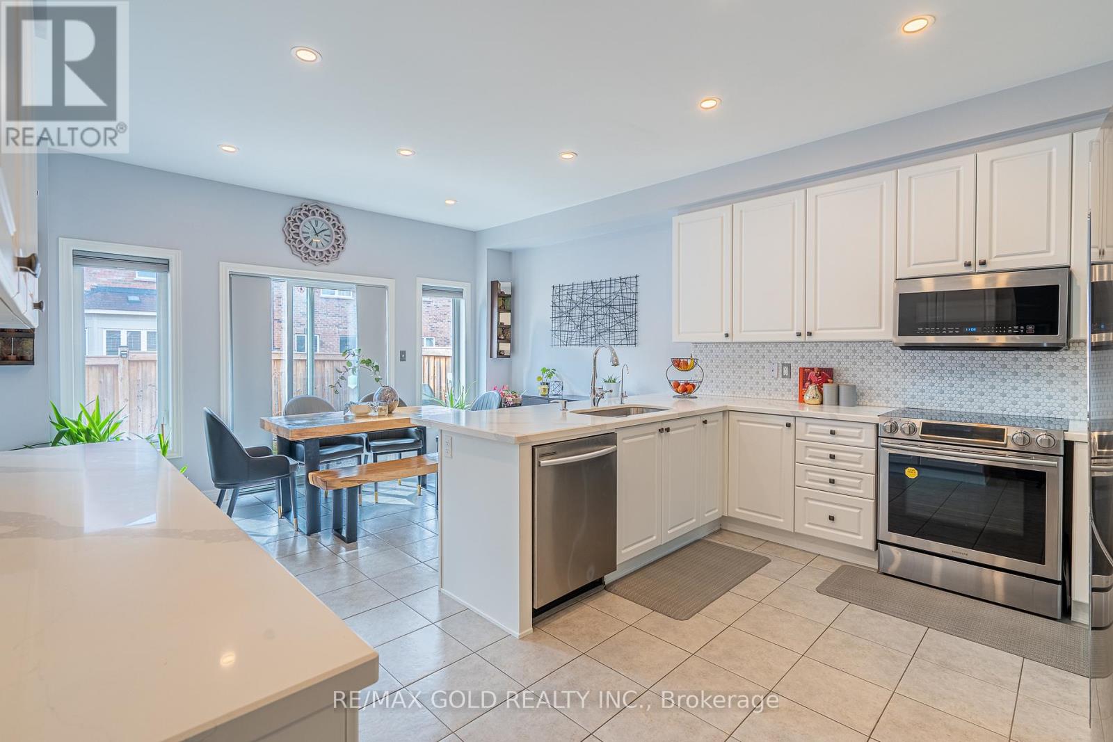 83 Cookview Drive, Brampton, Ontario  L6R 3V1 - Photo 9 - W12937684