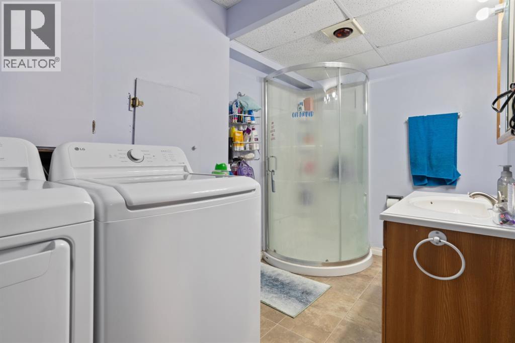 6310 43 Avenue, Camrose, Alberta  T4V 3M8 - Photo 34 - A2293554