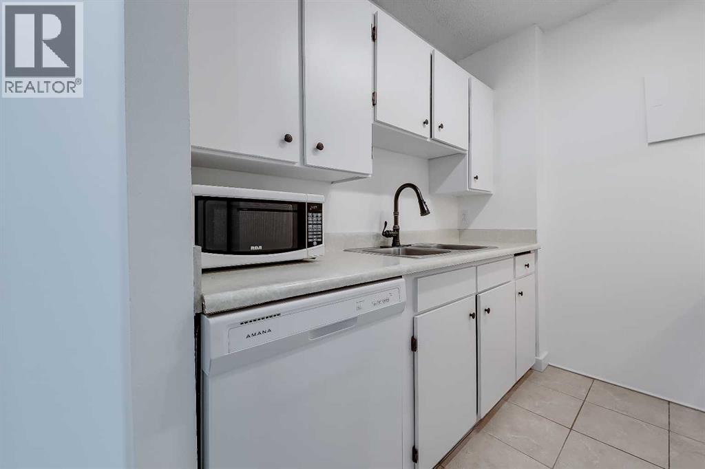 901, 4944 Dalton Drive NW, Calgary, Alberta  T3A 2E6 - Photo 3 - A2283201