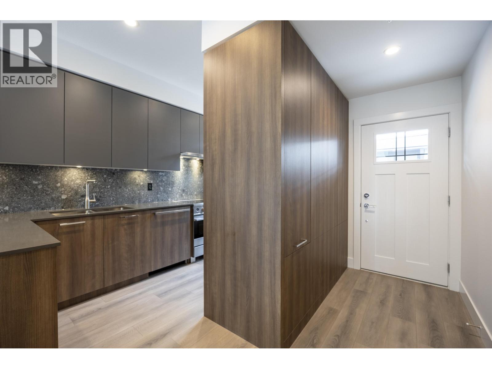 102 2322 Emery Court, North Vancouver, British Columbia  V7J 0G3 - Photo 4 - R3104876