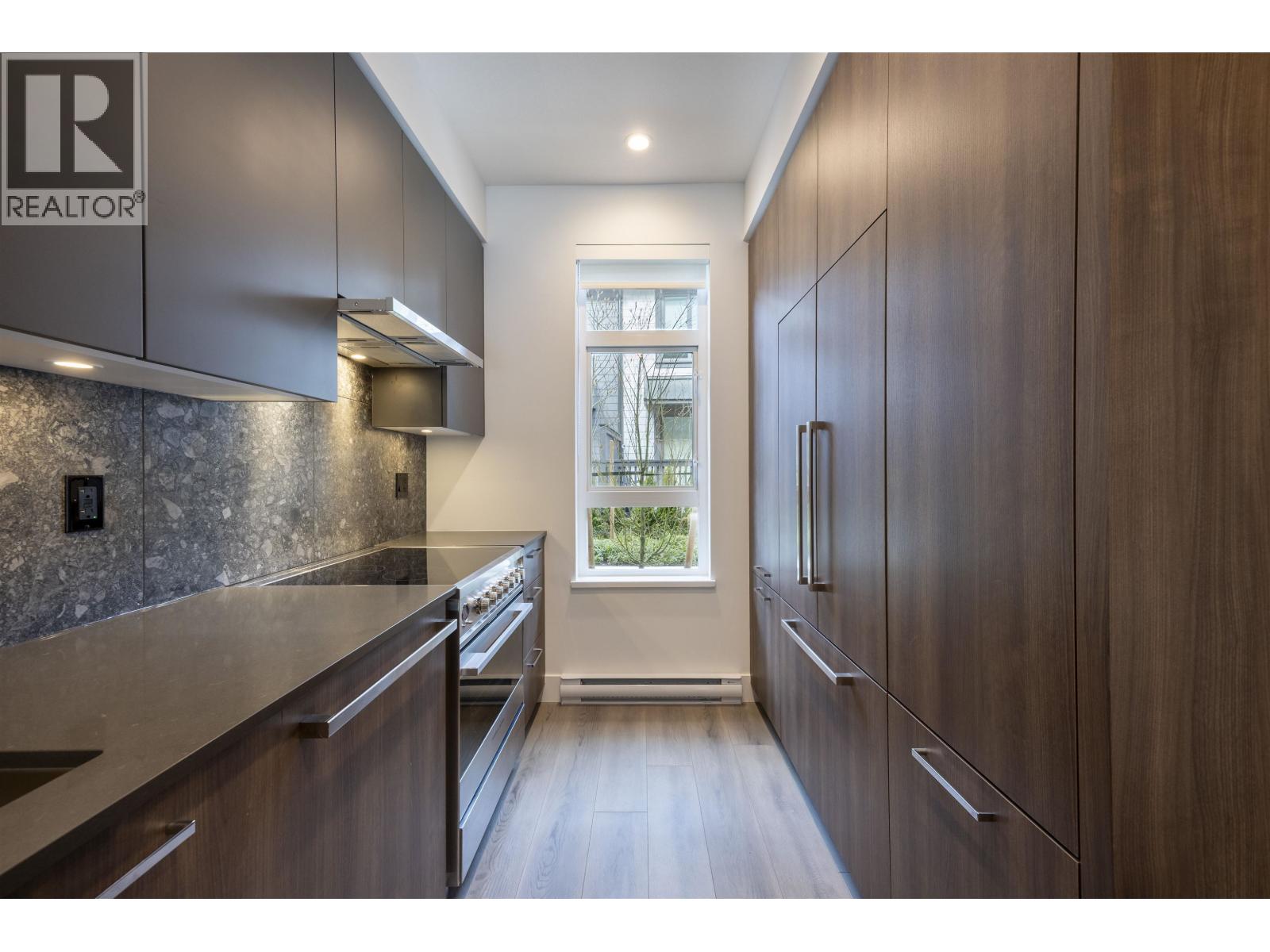 102 2322 Emery Court, North Vancouver, British Columbia  V7J 0G3 - Photo 6 - R3104876