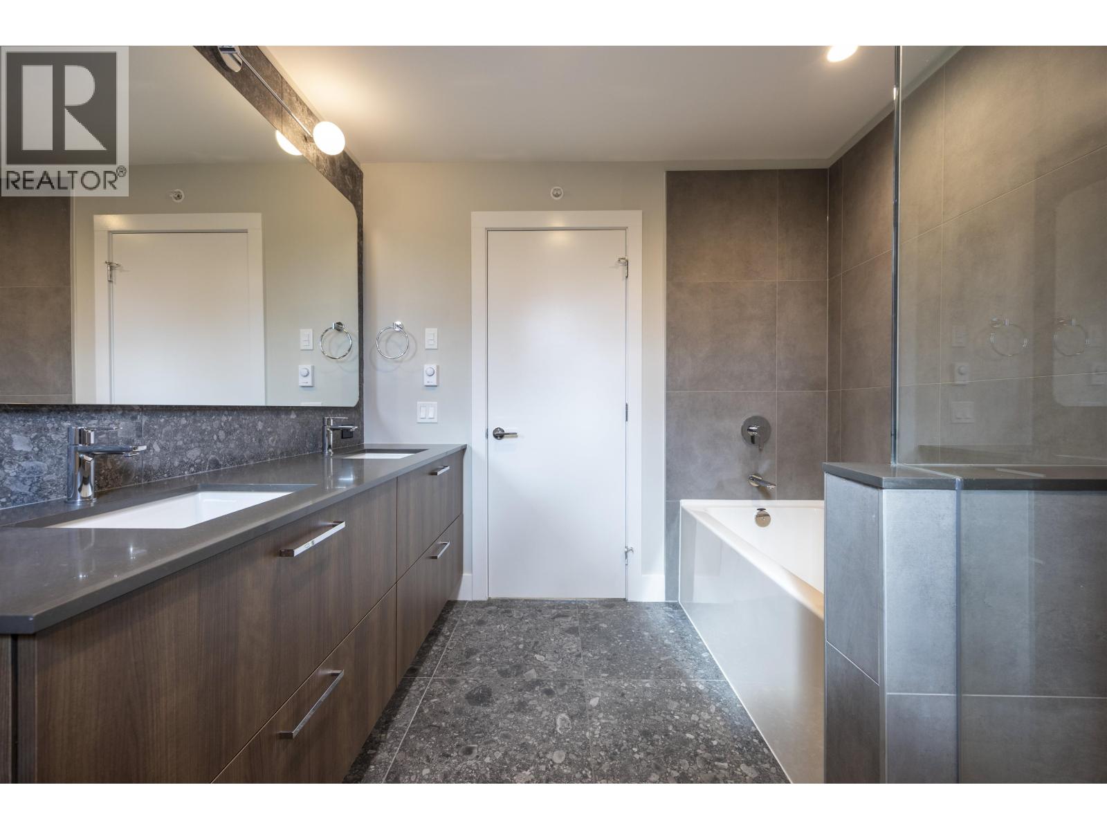 102 2322 Emery Court, North Vancouver, British Columbia  V7J 0G3 - Photo 24 - R3104876