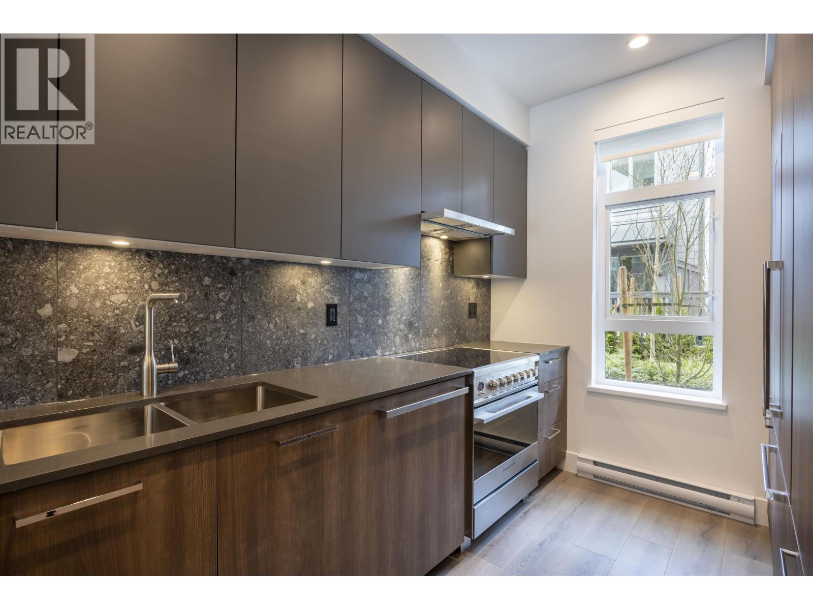 102 2322 Emery Court, North Vancouver, British Columbia  V7J 0G3 - Photo 5 - R3104876