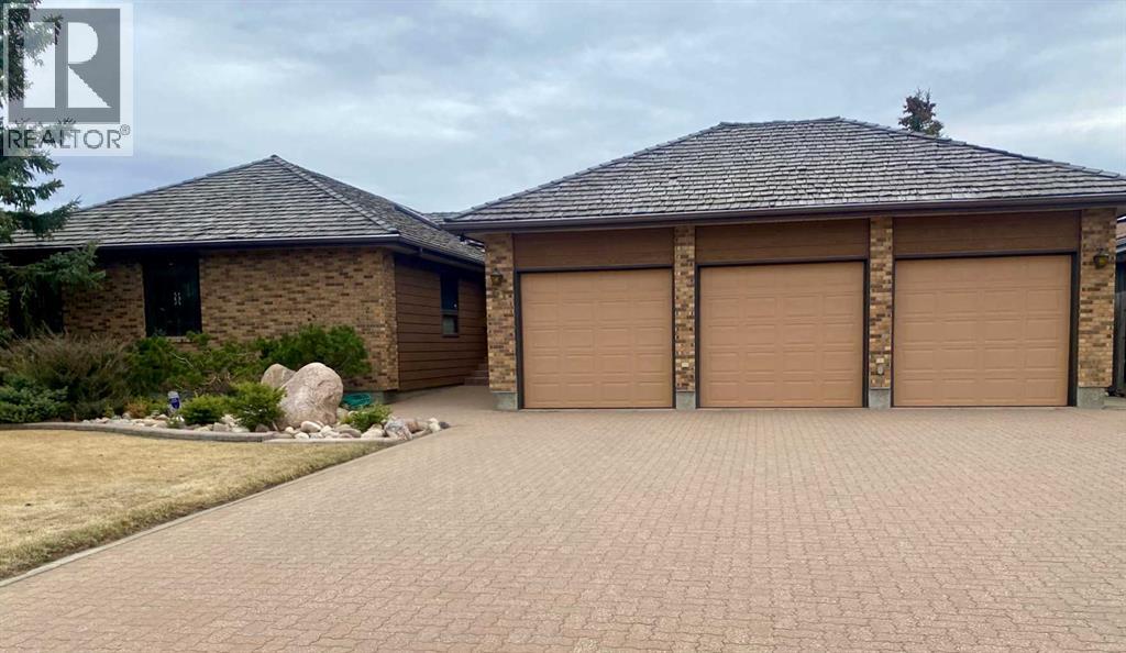 61 Ridgewood Crescent W, Lethbridge, Alberta  T1K 6C3 - Photo 1 - A2297612