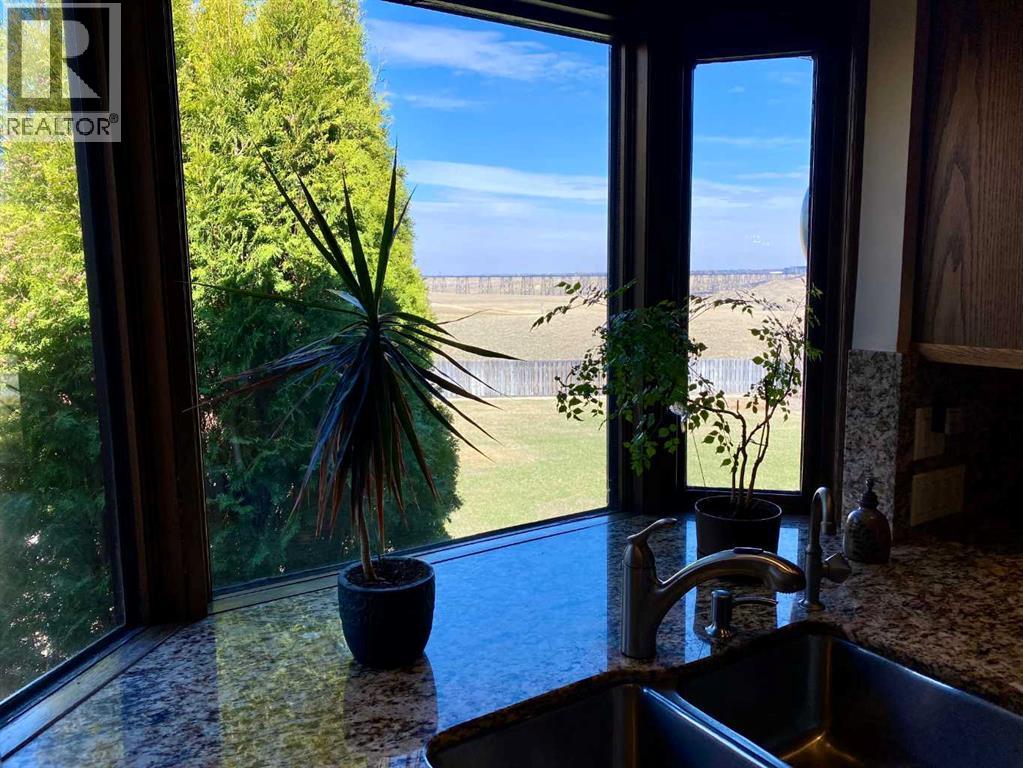 61 Ridgewood Crescent W, Lethbridge, Alberta  T1K 6C3 - Photo 3 - A2297612