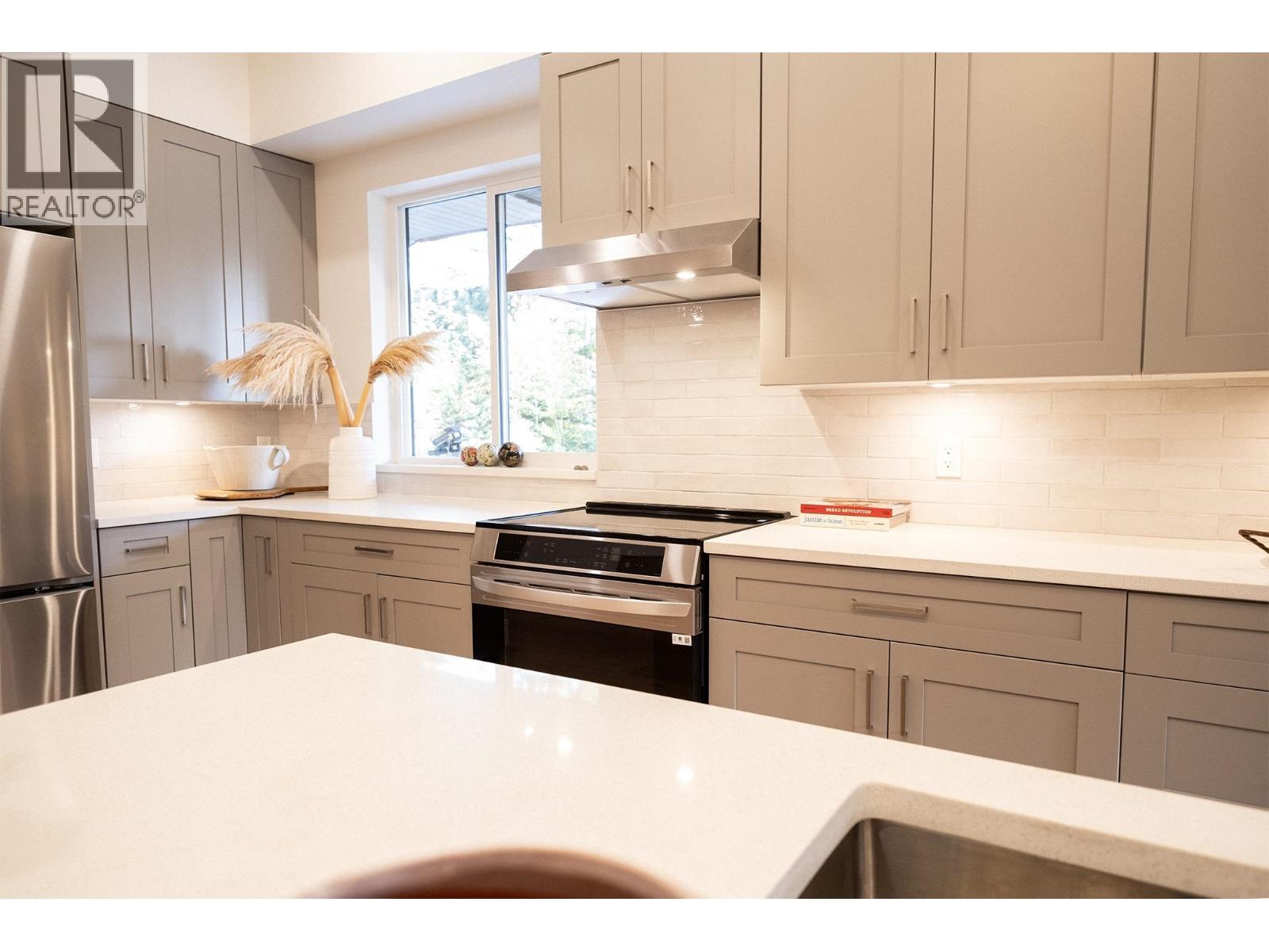 1246 Reed Road, Gibsons, British Columbia  V0N 1V7 - Photo 10 - R3105170