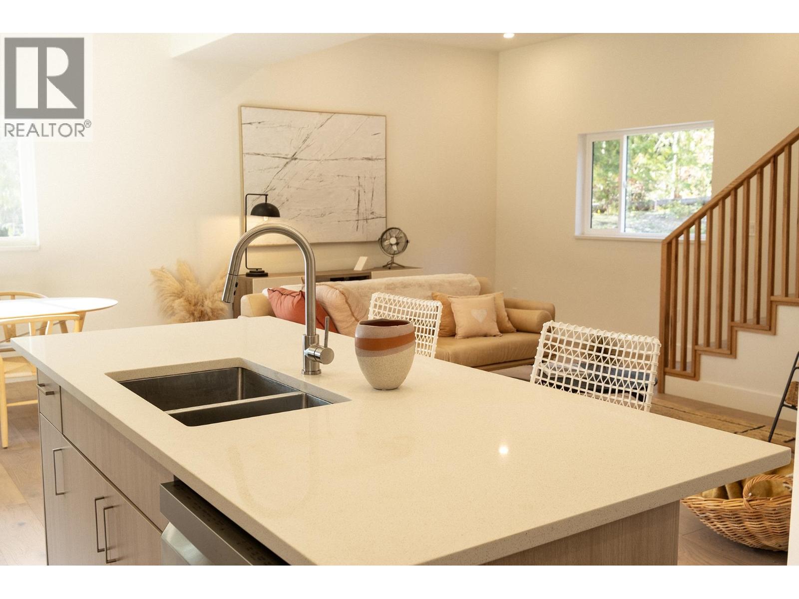 1246 Reed Road, Gibsons, British Columbia  V0N 1V7 - Photo 12 - R3105170