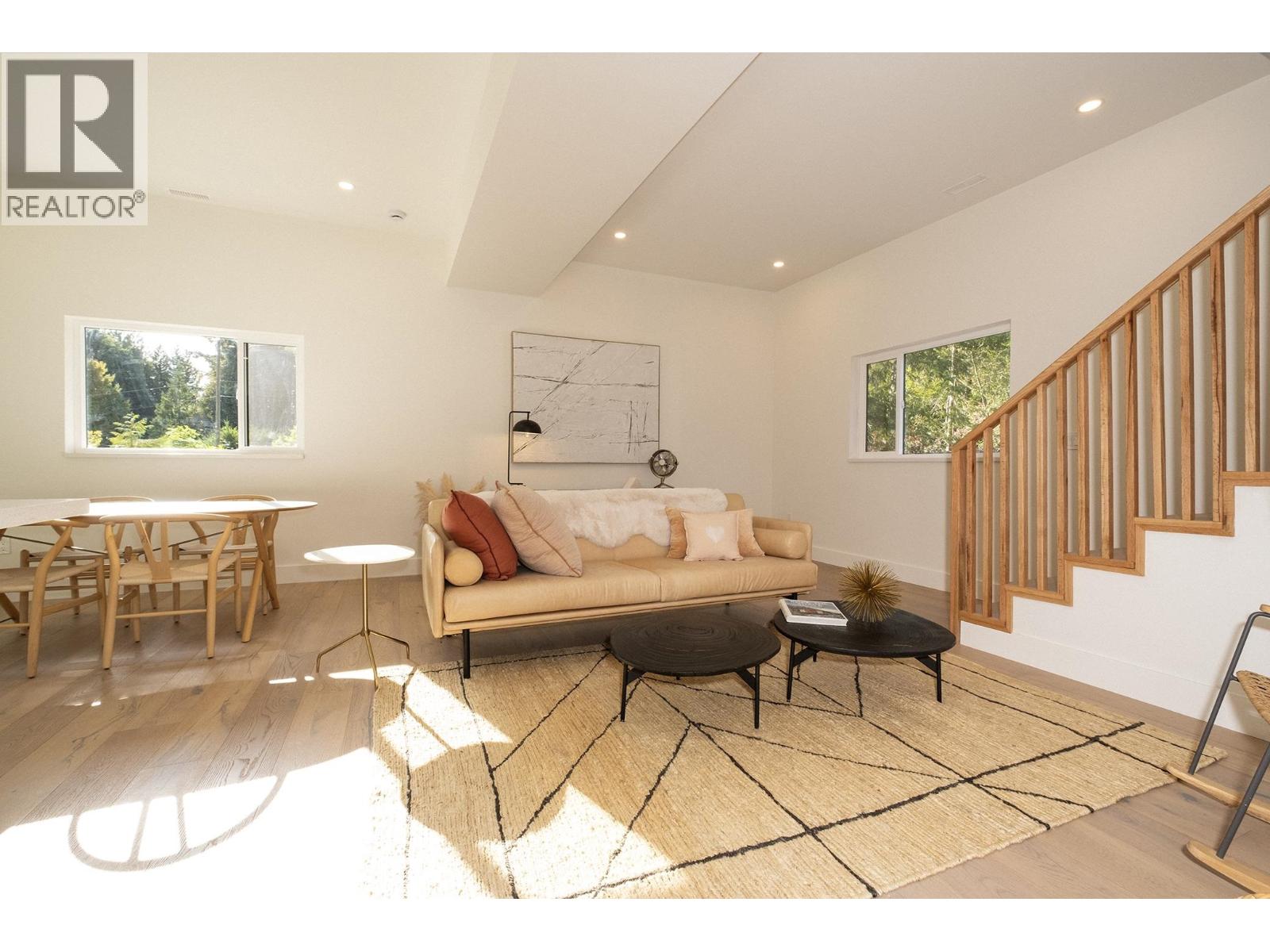 1246 Reed Road, Gibsons, British Columbia  V0N 1V7 - Photo 2 - R3105170