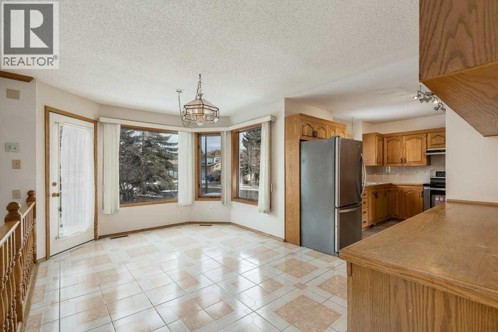 106 Sienna Hills Drive SW, Calgary, Alberta  T3H 2C8 - Photo 12 - A2282460