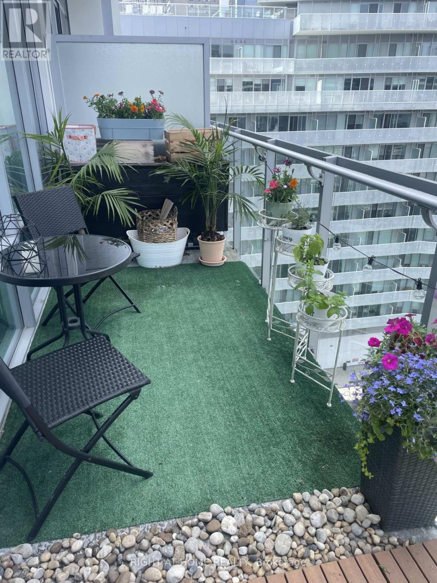 1025 - 29 Queens Quay E, Toronto, Ontario  M5E 0A4 - Photo 12 - C12844054