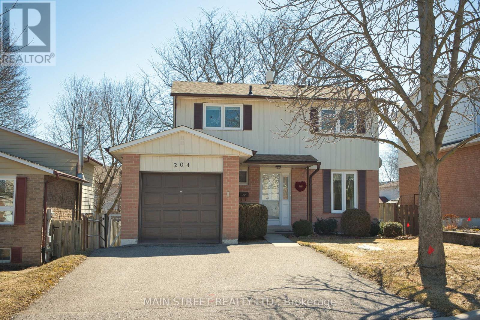 204 ROBINSON DRIVE, Newmarket, Ontario