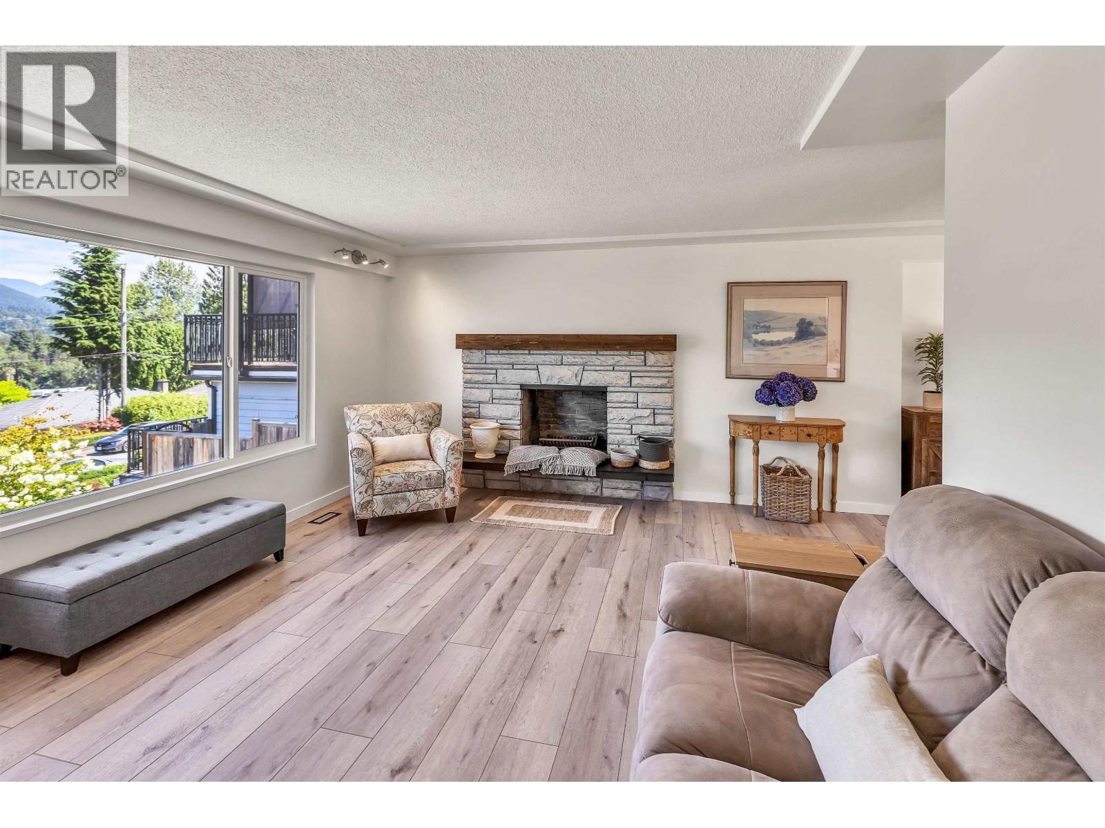 3321 Viewmount Drive, Port Moody, British Columbia  V3H 2L8 - Photo 2 - R3078779