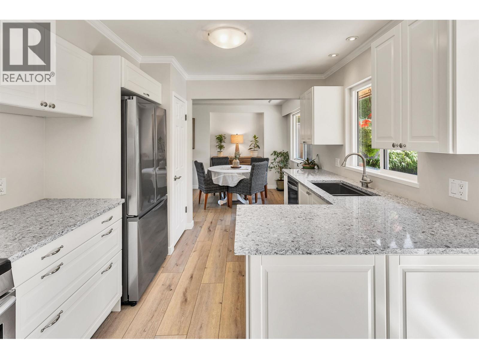 3321 Viewmount Drive, Port Moody, British Columbia  V3H 2L8 - Photo 8 - R3078779