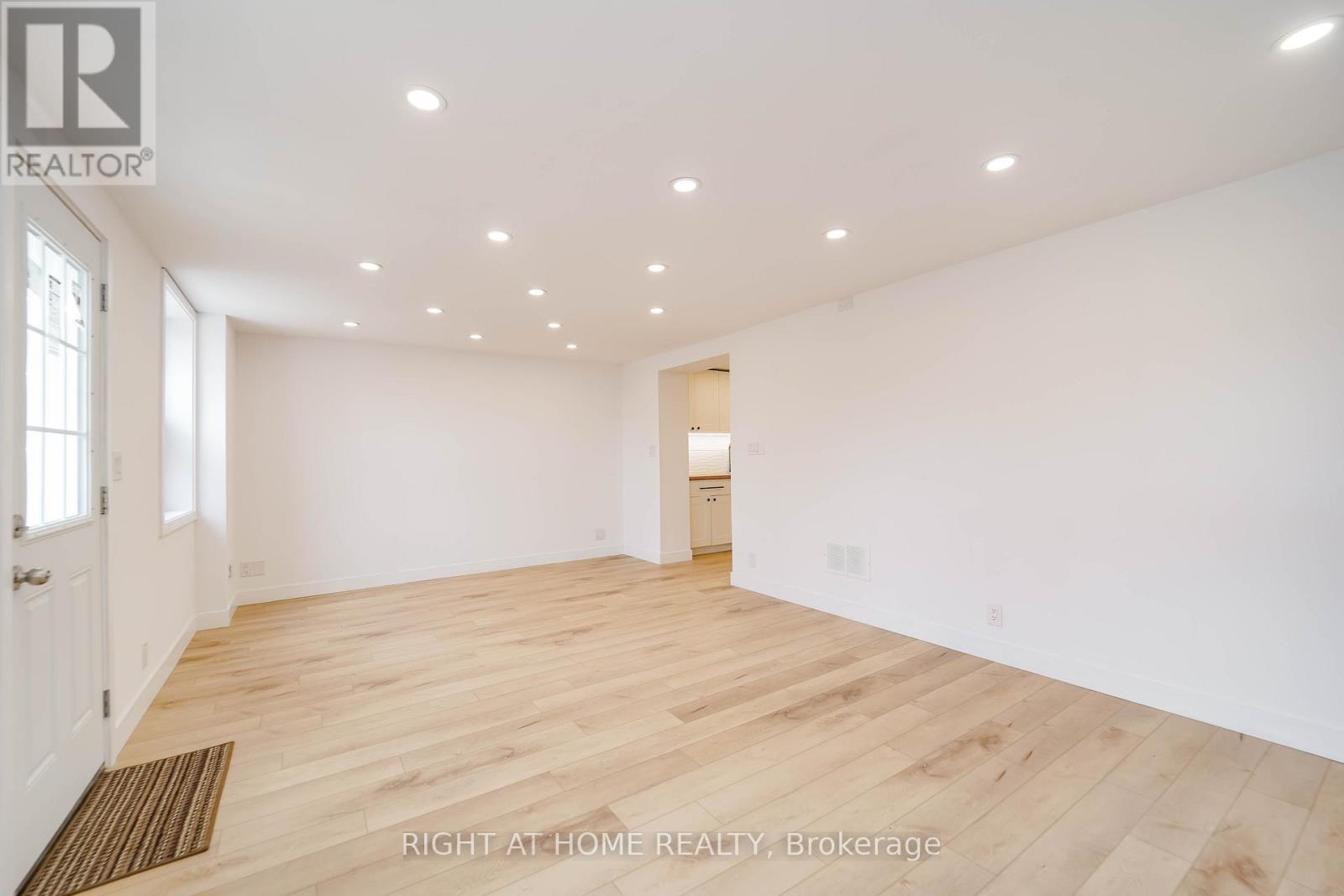 1083 Pharmacy Avenue, Toronto, Ontario  M1R 2H2 - Photo 34 - E12937648