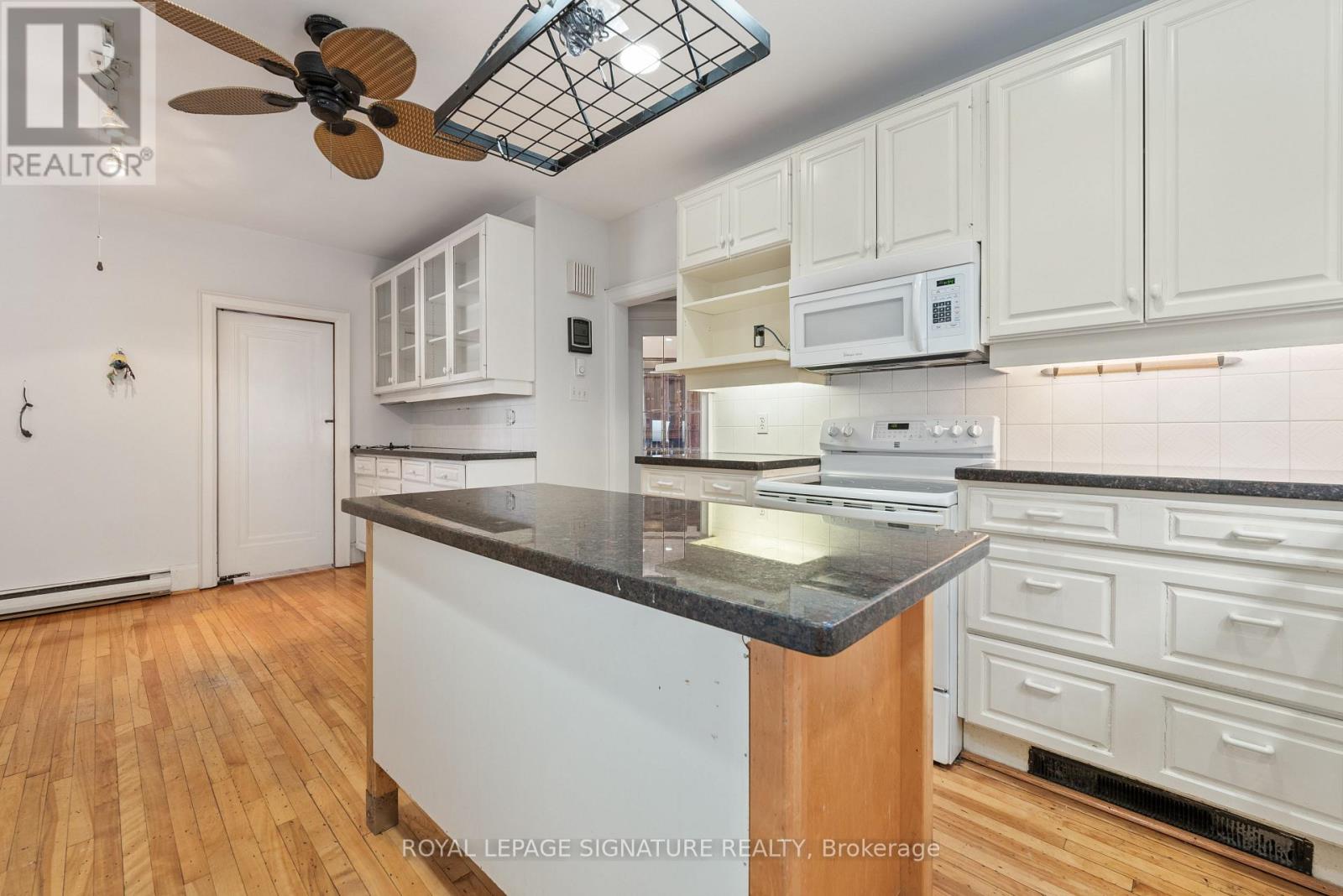 57 St Edmunds Drive, Toronto, Ontario  M4N 2P8 - Photo 11 - C12936386