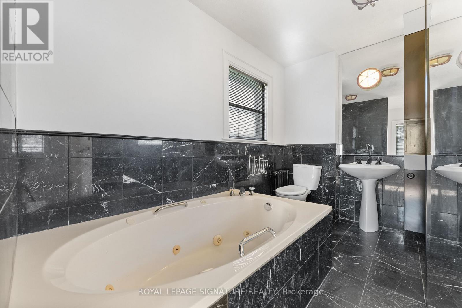 57 St Edmunds Drive, Toronto, Ontario  M4N 2P8 - Photo 34 - C12936386