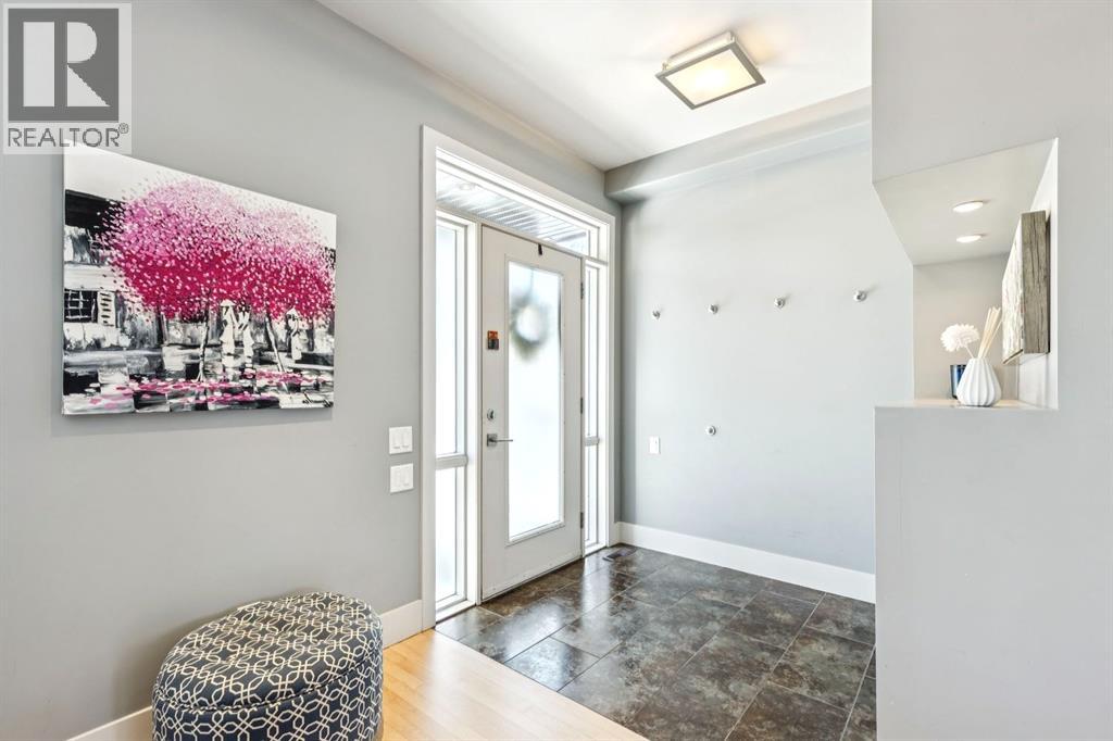 3043 28 Street SW, Calgary, Alberta  T3E 2J4 - Photo 2 - A2296577