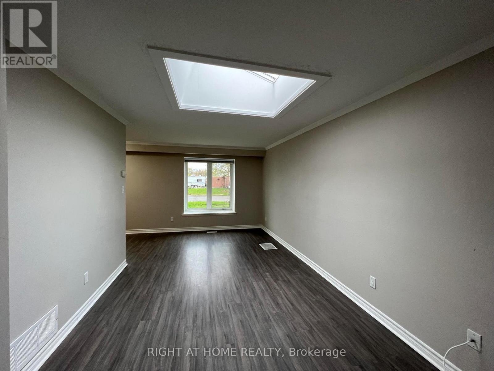 Main - 87 Barrett Crescent, Barrie, Ontario  L4N 5A4 - Photo 2 - S12937760