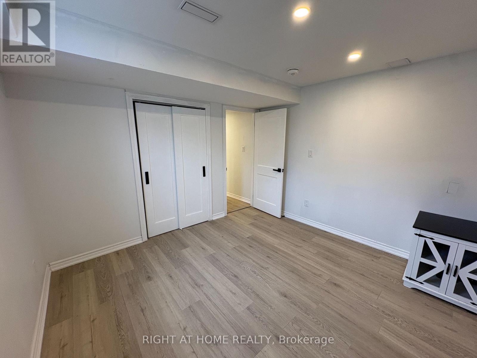 1501 Tamarck Point, Milton, Ontario  L9E 1P5 - Photo 10 - W12937740