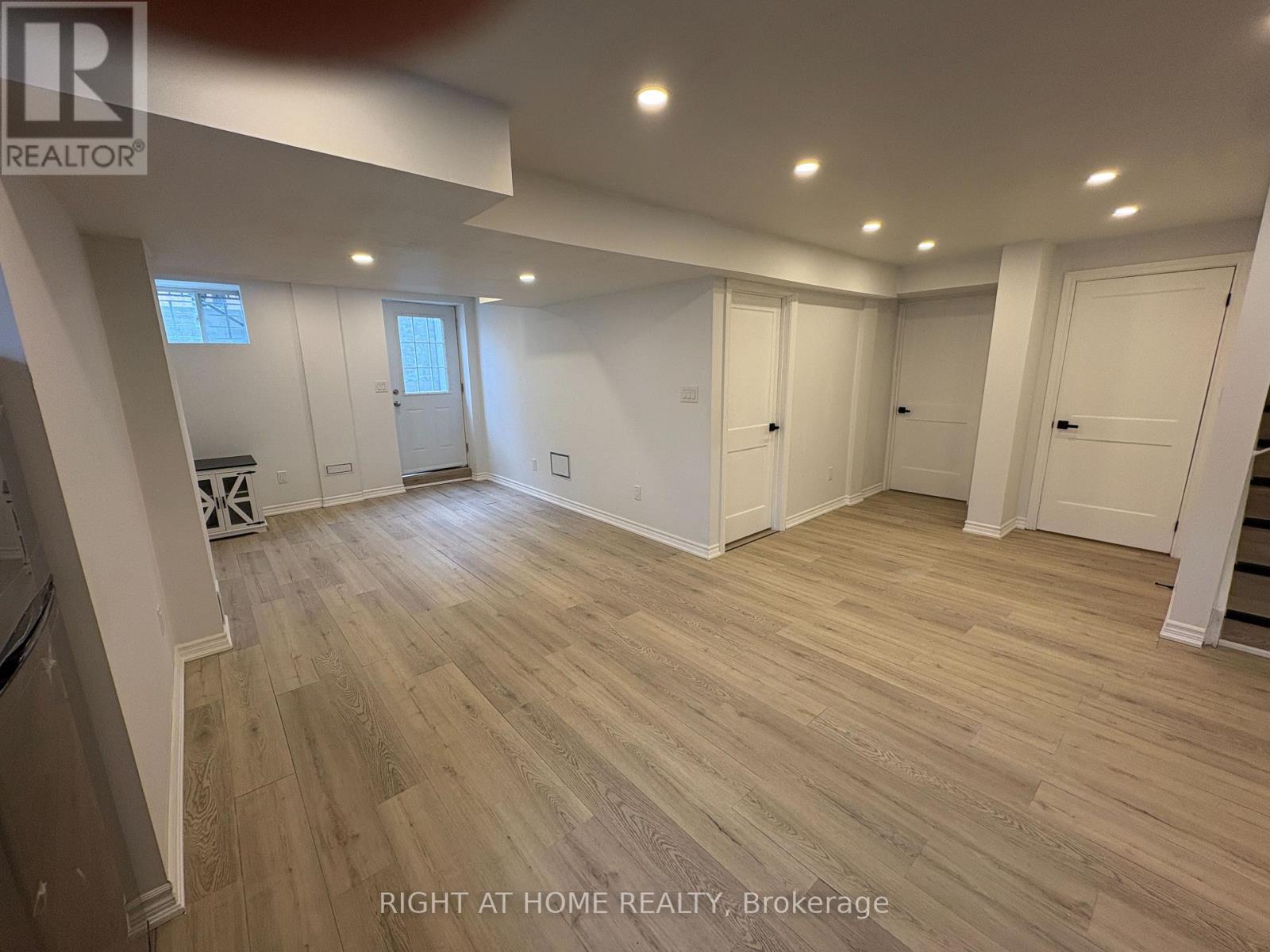 1501 Tamarck Point, Milton, Ontario  L9E 1P5 - Photo 4 - W12937740