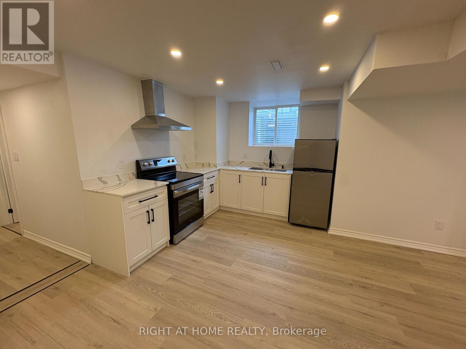 1501 Tamarck Point, Milton, Ontario  L9E 1P5 - Photo 7 - W12937740