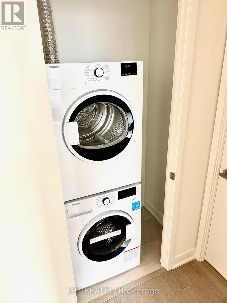 1201 - 448 Burnhamthorpe Road W, Mississauga, Ontario  L5B 0R4 - Photo 14 - W12937744