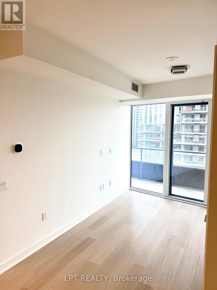 1201 - 448 Burnhamthorpe Road W, Mississauga, Ontario  L5B 0R4 - Photo 8 - W12937744