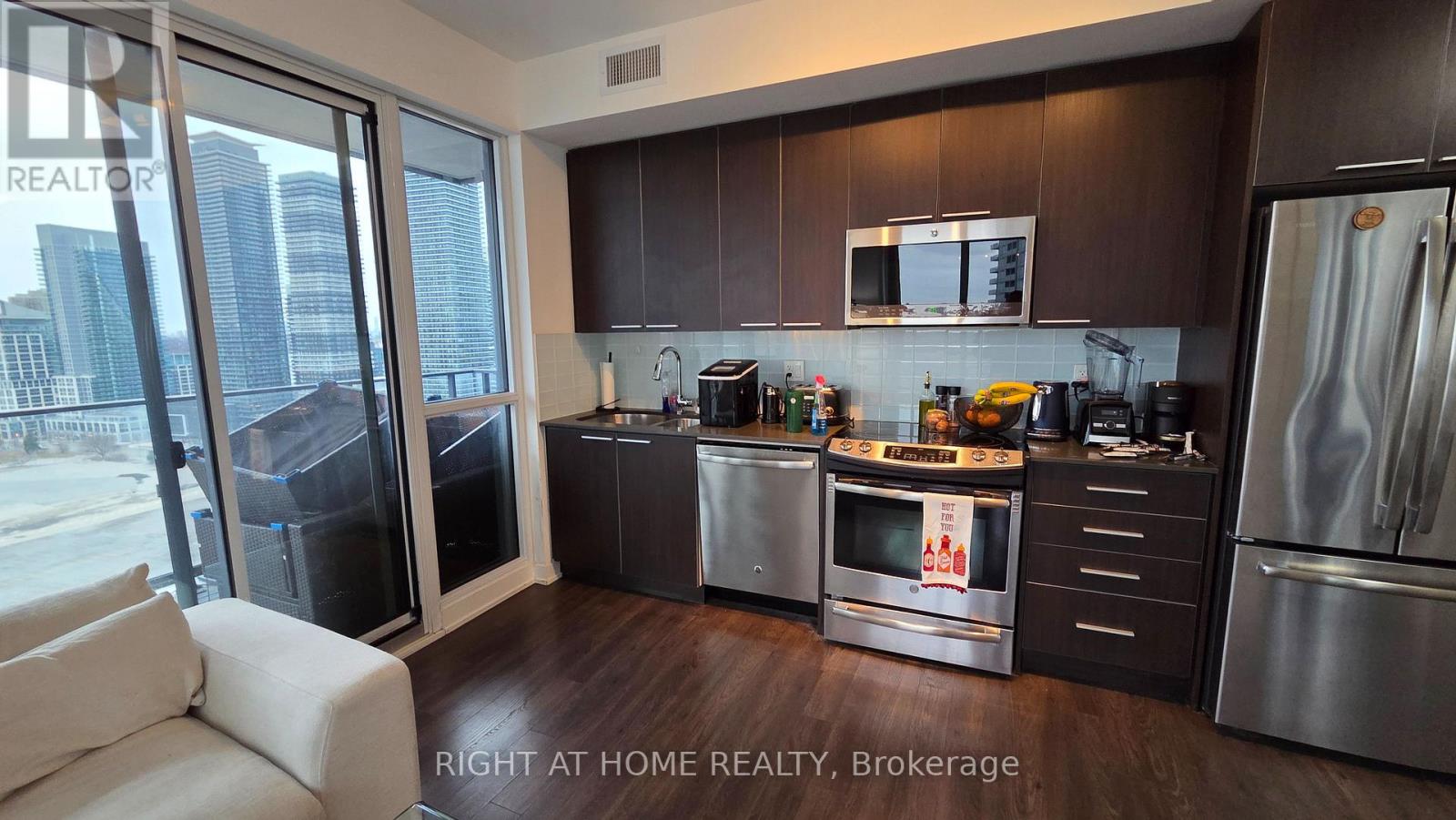 2307 - 10 Parklawn Road, Toronto, Ontario  M8V 0H9 - Photo 6 - W12937786