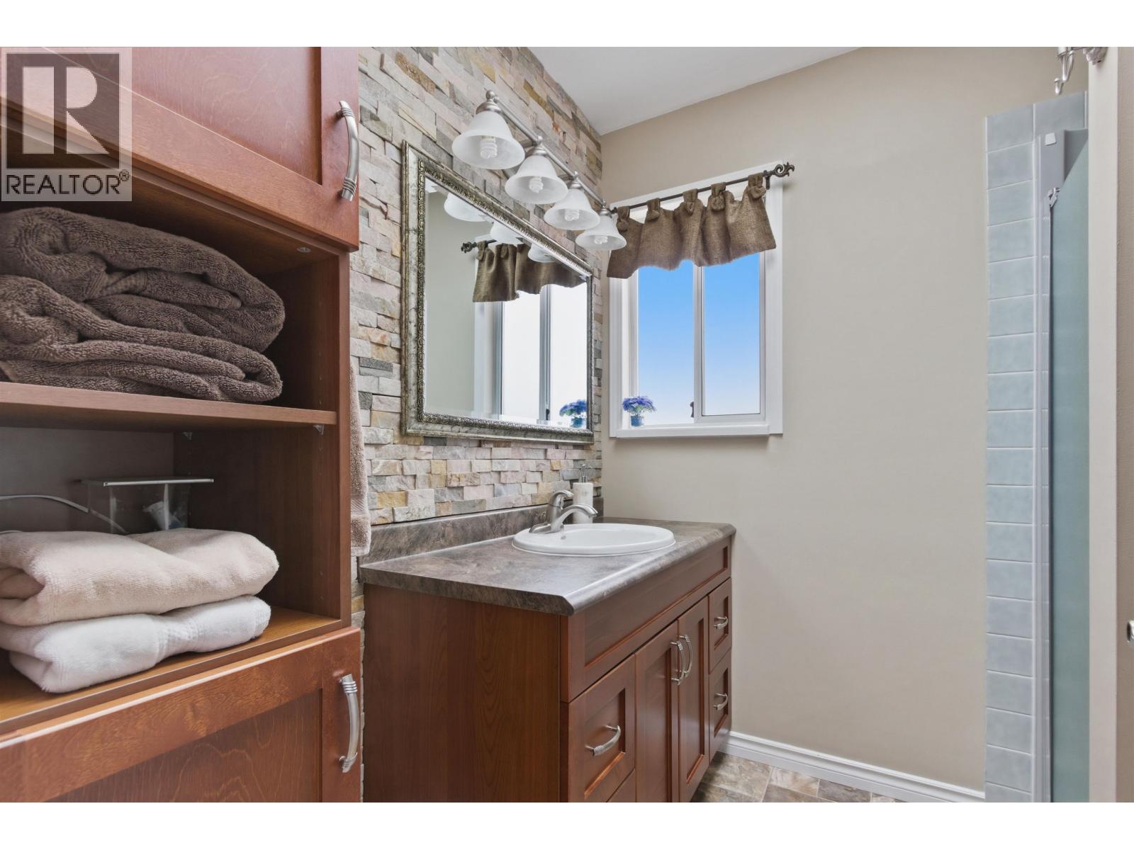 20492 Walnut Crescent, Maple Ridge, British Columbia  V2X 0M1 - Photo 24 - R3105140