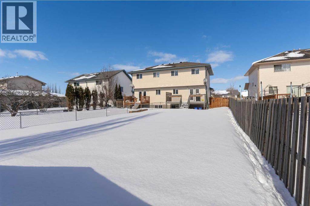 11 Merrifield Place, Whitecourt, Alberta  T7S 1T3 - Photo 2 - A2297082