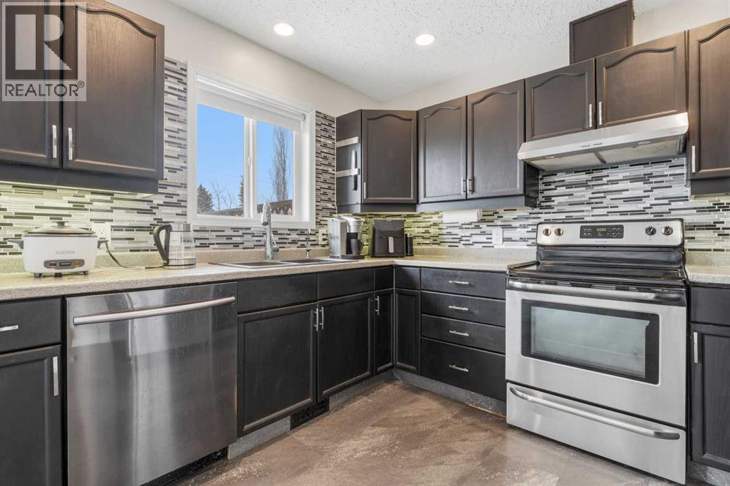 11 Merrifield Place, Whitecourt, Alberta  T7S 1T3 - Photo 11 - A2297082