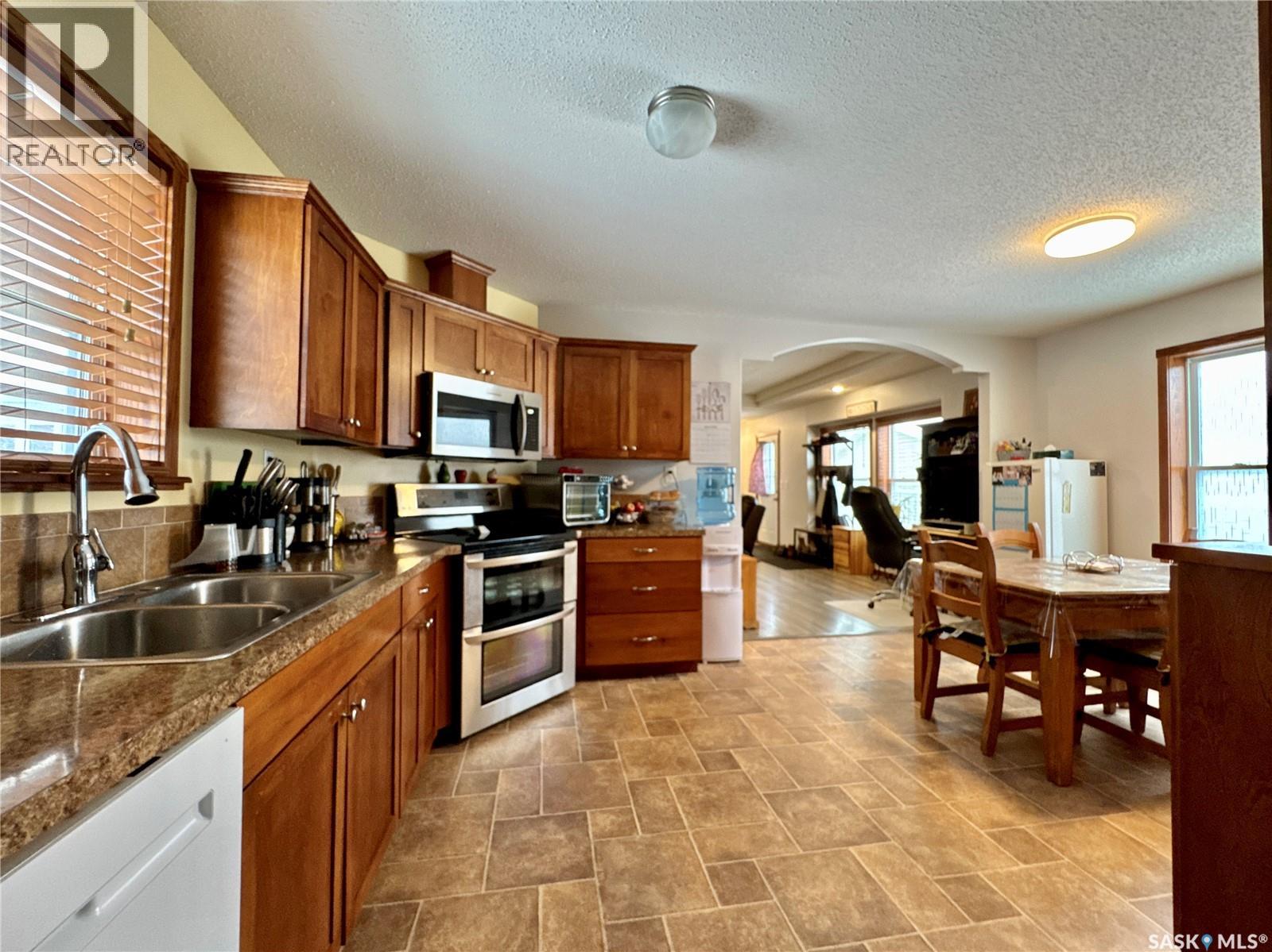 220 Fifth Street, Bredenbury, Saskatchewan  S0A 0H0 - Photo 3 - SK031502