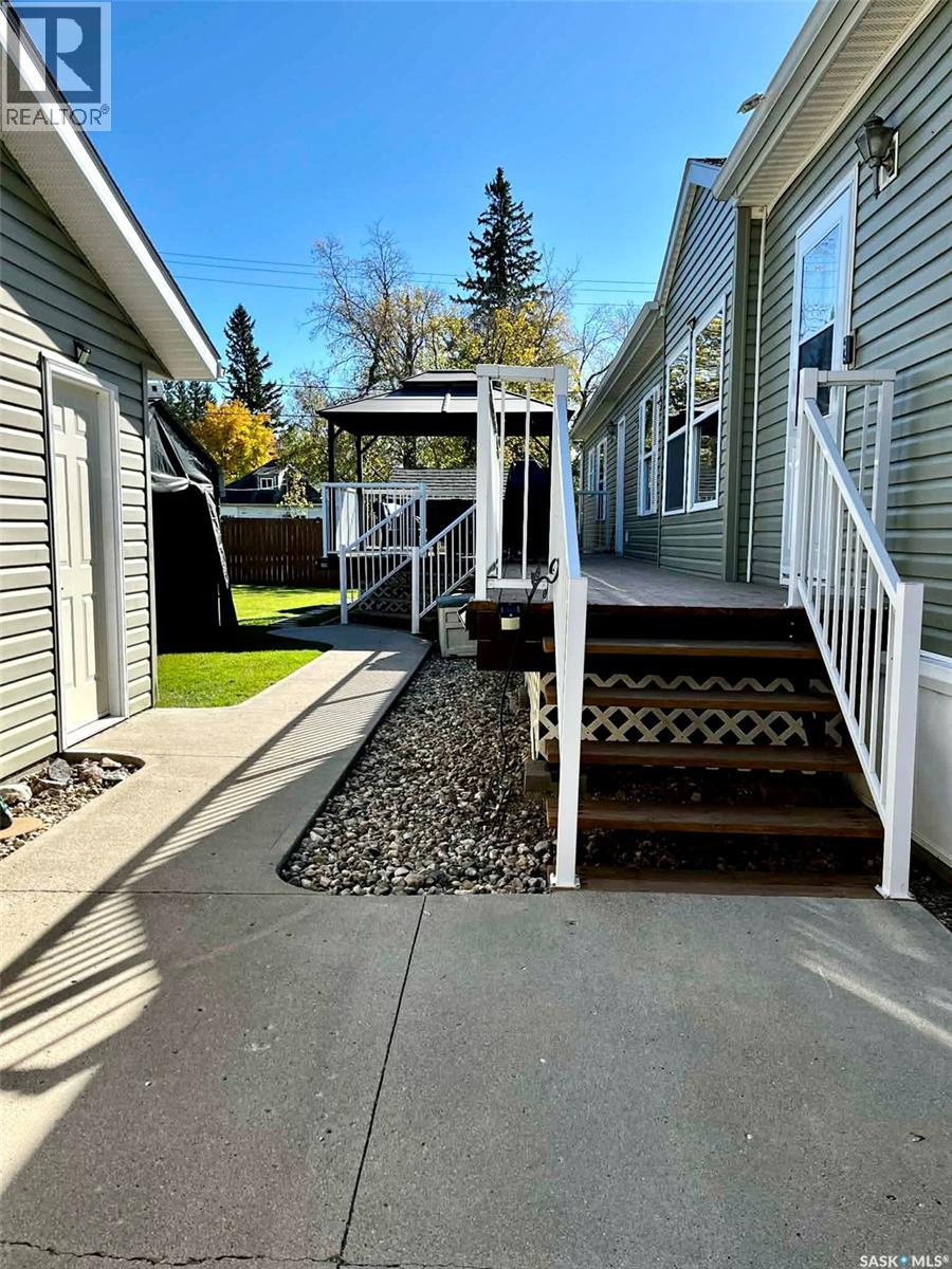 220 Fifth Street, Bredenbury, Saskatchewan  S0A 0H0 - Photo 2 - SK031502