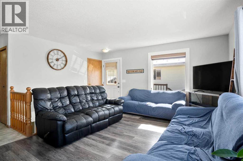 75 Southridge Crescent, Didsbury, Alberta  T0M 0W0 - Photo 3 - A2297076