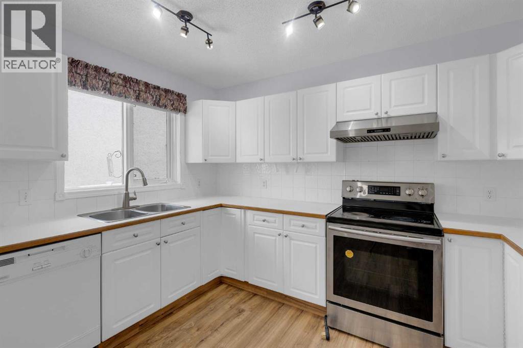 2, 200 Sandstone Drive NW, Calgary, Alberta  T3K 4N7 - Photo 14 - A2293170