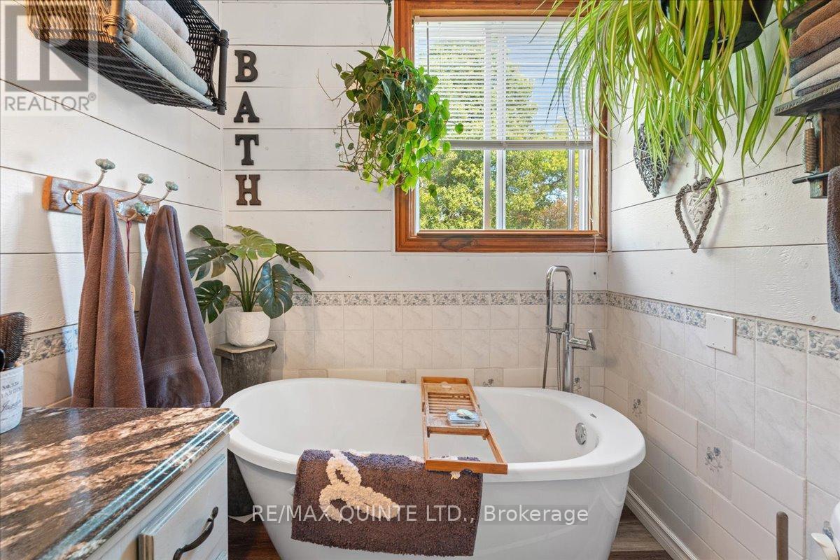 7763 Loyalist Parkway, Greater Napanee, Ontario  K0H 1G0 - Photo 9 - X12937800