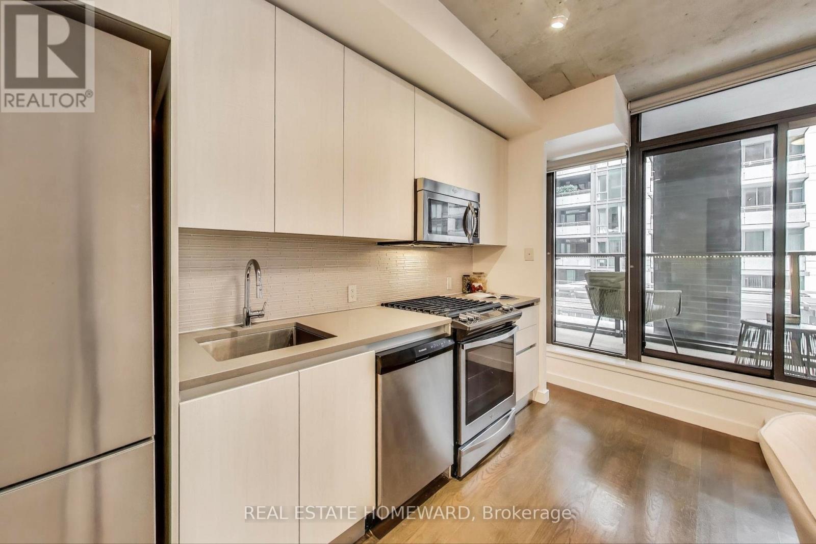 320 - 111 Bathurst Street, Toronto, Ontario  M5V 2P9 - Photo 5 - C12937816