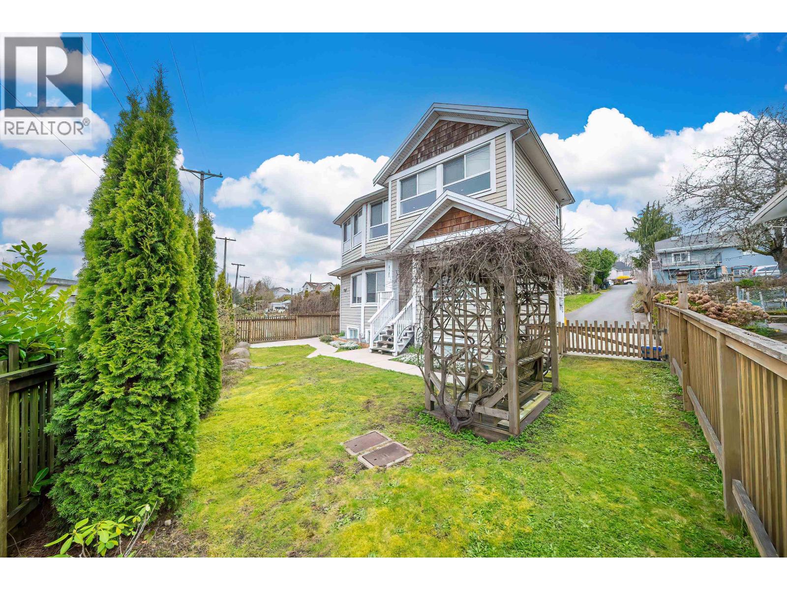 2123 Seventh Avenue, New Westminster, British Columbia  V3M 2L7 - Photo 2 - R3105150