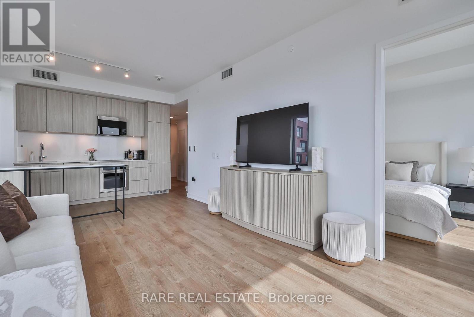 717 - 251 Masonry Way, Mississauga, Ontario  L5H 0B2 - Photo 3 - W12937794