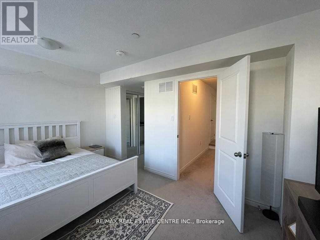 4 - 2285 Mcnab Lane, Mississauga, Ontario  L5J 0B3 - Photo 7 - W12937798