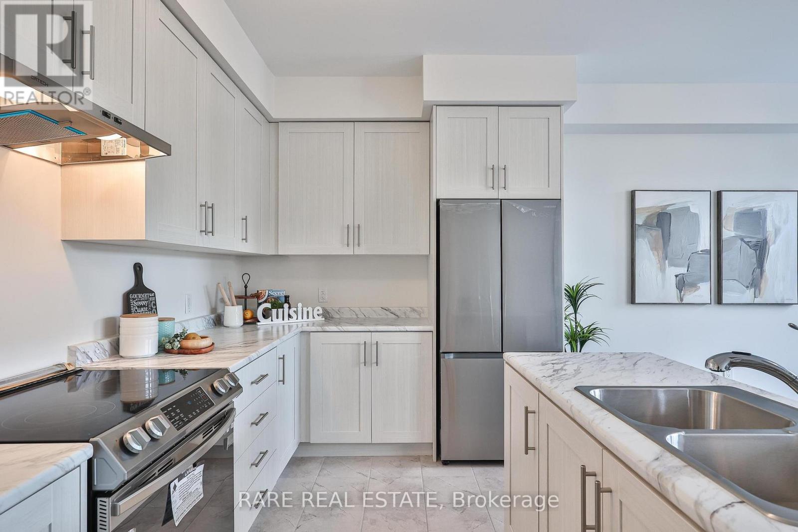 6 Tarmola Park Court, Toronto, Ontario  M9L 0A6 - Photo 7 - W12937814